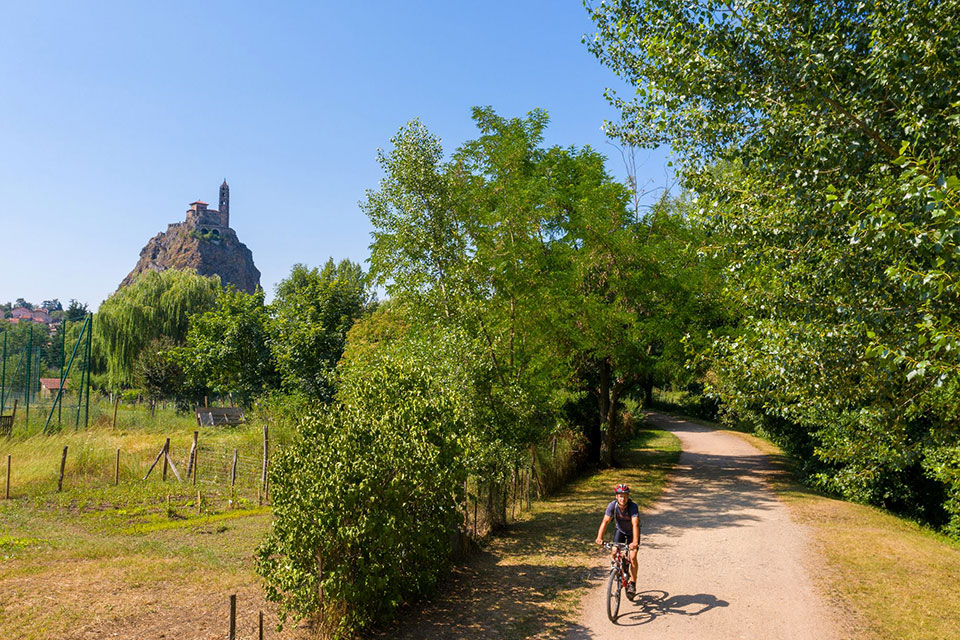 Camping nature en Auvergne : Explorez l’Auvergne à vélo