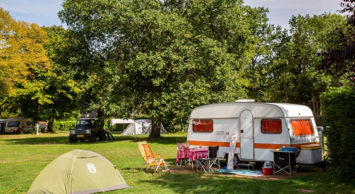 Emplacement caravane, camping les Près