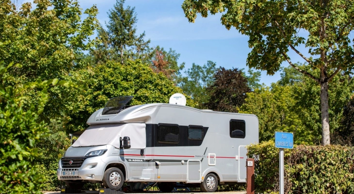 Emplacement camping-car, camping de Bourges