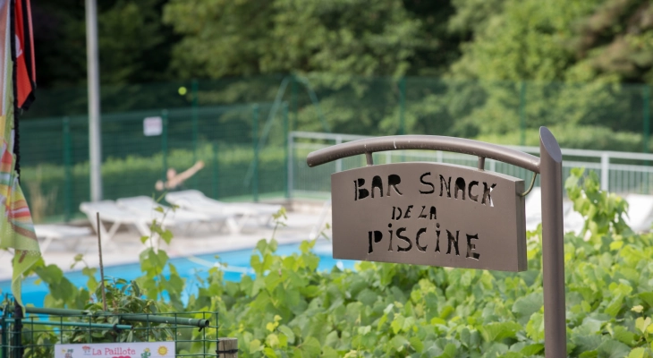 Bar snack de la la piscine du camping de Collonges-la-Rouge
