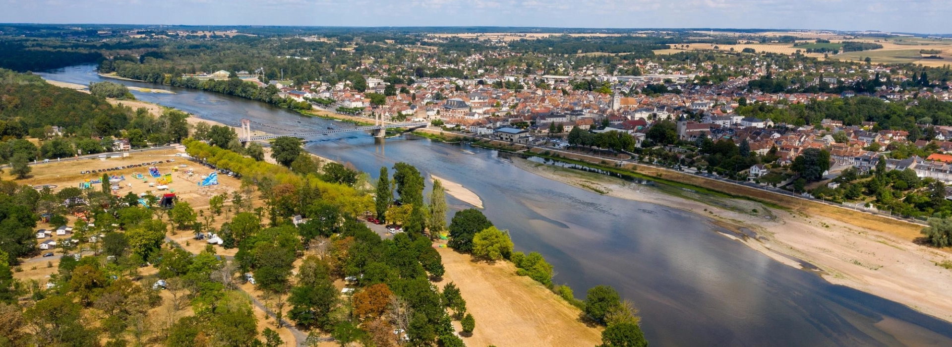 Vue aérienne de la ville de Bannay  dans le Cher